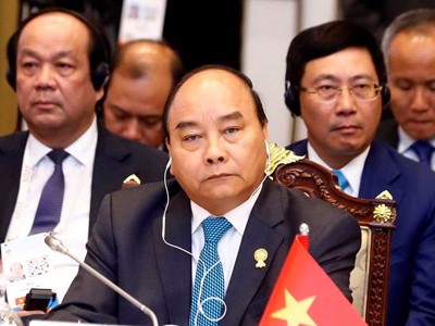 Thủ tướng Nguyễn Xuân Phúc trong phiên họp toàn thể Hội nghị Cấp cao ASEAN tại Bangkok, Thái Lan hôm qua. Ảnh: TTXVN.
