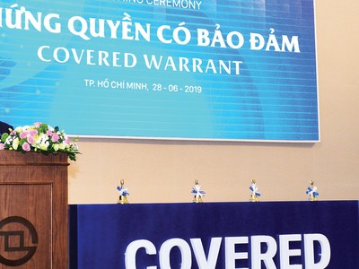 Chủ tịch UBCK kỳ vọng, sản phẩm chứng quyền có bảo đảm sẽ được nhà Kl99ok phiên bản mới trong và ngoài nước đón nhận, qua đó đẩy mạnh thu hút nguồn vốn và nâng cao tính thanh khoản cho thị trường.