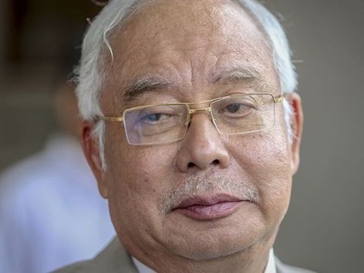 Ông Najib Razak đã chi hơn 800.000 USD từ 2 chiếc thẻ bạch kim của mình để mua trang sức cao cấp chỉ trong 1 ngày.