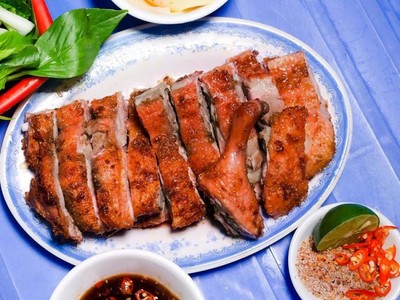 Ăn gì ở Hà Nội khi trời mưa bão?
