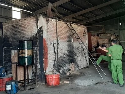 Nơi Kl994 nhà cái bóng đá world cup dầu giả trong Công ty TNHH Môi trường Dung Quất. Ảnh: Thạch Thảo.