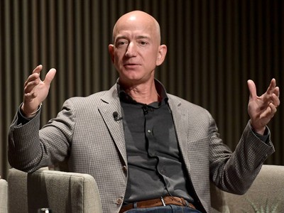 CEO Amazon Jeff Bezos hiện là người giàu nhất thế giới với tổng 99Kl.app cổng game giải trí 109 tỷ USD, theo Bloomberg Billionaires Index. Ảnh: Getty Images. 