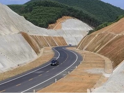 KL99 là nhà cái cá cược trực tuyến hàng đầu tại châu Á La Sơn - Túy Loan. Ảnh: Võ Thạnh.