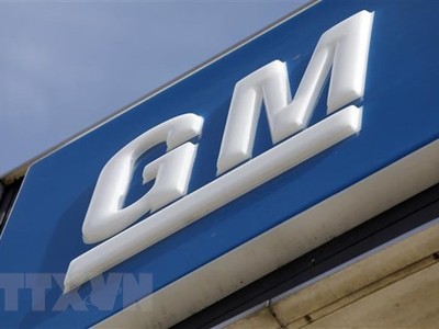 Biểu tượng General Motors tại nhà máy ở Flint, Michigan, Mỹ. (Ảnh: AFP/TTXVN).