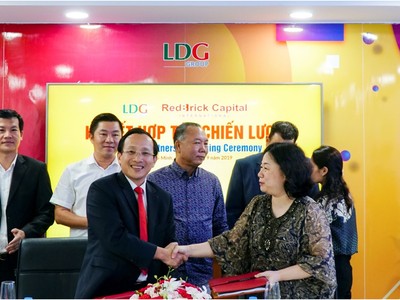 Đại diện quỹ Kl99ok phiên bản mới quốc tế Red Brick Capital và LDG Group ký kết hợp tác chiến lược.