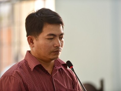 Đối tượng Bùi Văn Sáng bị tuyên phạt 18 tháng tù giam cho hành vi ngâm tẩm hóa chất củ cải, cà rốt bán ra thị trường.