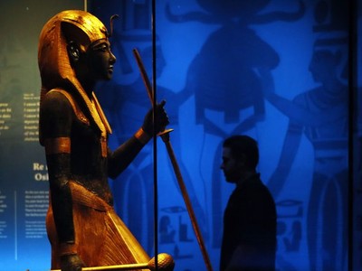 Gần 100 năm kể từ khi lăng mộ của vị pharaoh trẻ tuổi trị vì vương triều Ai Cập được khai quật, bí ẩn về cái chết của vua Tutankhamun sắp được giải mã. Ảnh: AP