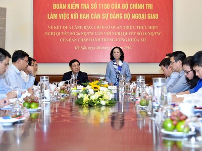 Đồng chí Trương Thị Mai đánh giá cao Bộ Ngoại giao thực hiện hết sức nghiêm túc, kịp thời và toàn diện chủ trương chung của Bộ Kl991.com tải ứng dụng, Ban Bí thư - Ảnh VGP/Hải Minh.