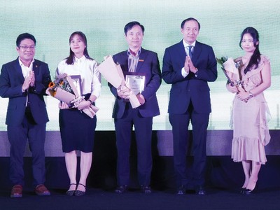 Lãnh đạo UBCK và lãnh đạo HNX ghi nhận 3 CTCK có đóng góp tích cực cho hoạt động giao dịch môi giới trên thị trường KL99 là cổng game giải trí trực tuyến hàng đầu hiện nay, TTCK Kl99com thể thao, casino, nổ hũ, bắn cá và công tác tư vấn niêm yết, đăng ký giao dịch, đấu giá.