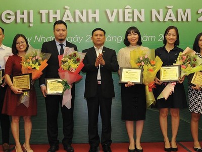 Chủ tịch VSD Nguyễn Sơn vinh danh 10 thành viên tiêu biểu trong hoạt động thanh toán giao dịch 99Kl99 link đăng nhập cơ sở năm 2019.