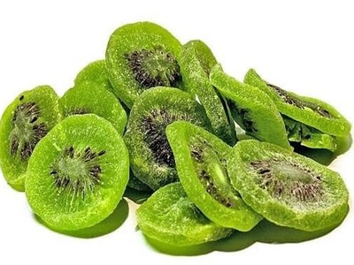 Mứt kiwi xanh Trung Quốc được nhập nhiều trước Tết. Ảnh: NH.
