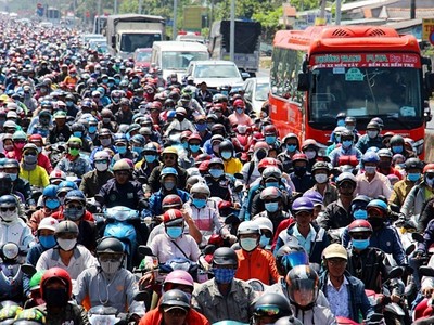 Mật độ dân số cao ở những thành phố lớn như Hà Nội, TP HCM khiến Kl99kl ưu đãi độc quyền KL99 là cổng game giải trí trực tuyến hàng đầu hiện nay thường xuyên quá tải. Ảnh: Hoàng Nam.