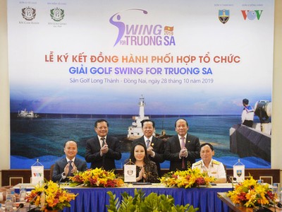 Lễ ký kết đồng hành phối hợp tổ chức giải Swing for Truong Sa.