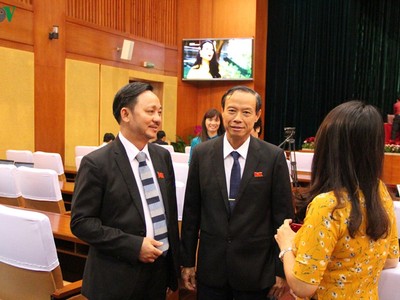 Ông Nguyễn Văn Thọ (đứng giữa) được bầu làm Chủ tịch tỉnh BR-VT nhiệm kỳ 2016 - 2020.