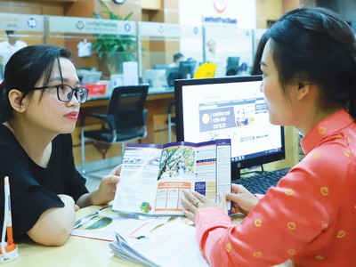 Tăng trưởng phí khai thác mới năm nay chủ yếu nhờ kênh bancassurance.