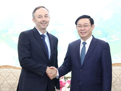 Phó Thủ tướng Vương Đình Huệ tiếp ông Chris Helzer, Phó Chủ tịch Kl994 game bài casino hấp dẫn Nike. Ảnh: VGP/Thành Chung