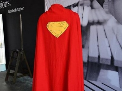 Chiếc áo choàng của nhân vật siêu anh hùng Superman. (Nguồn: headlinesoftoday)