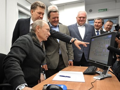 Tổng thống Nga Vladimir Putin đang dùng máy tính chạy Windows XP. Ảnh: Alexey Nikolsky.