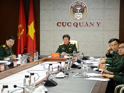 Thiếu tướng, PGS.TS Nguyễn Xuân Kiên cùng các thành viên Đoàn Việt Nam tại điểm cầu Hà Nội. Ảnh QĐND