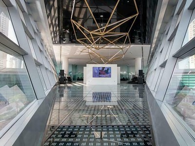 Bên trong sàn giao dịch kim cương Dubai Diamond Exchange. Ảnh: CNN.