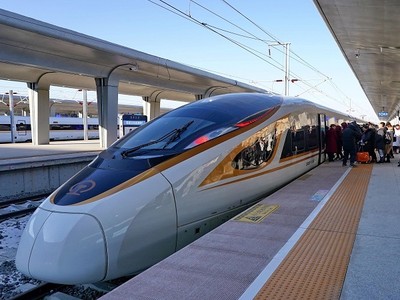 Tàu viên đạn Fuxing vận hành tự động. Ảnh: CNN.