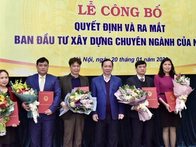 Phó Thống đốc Link Vào Nhà Cái KL99 COM Tặng +199k 99Kl99 trực tiếp đá gà Đào Minh Tú trao quyết định và chúc mừng các cán bộ được bổ nhiệm.