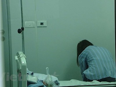 Một bệnh nhân mắc bệnh viêm đường hô hấp cấp do chủng mới của virus corona điều trị tại Bệnh viện Bệnh Nhiệt đới Trung ương. (Ảnh: PV/Vietnam+).