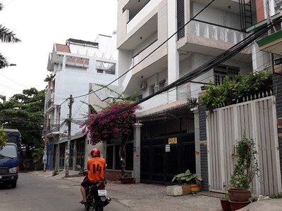 Đứt cáp thang máy chuyển hàng nhà trọ tại TP.HCM 1 người tử vong, 2 người bị thương nặng