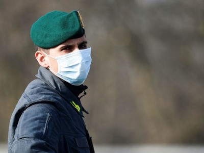 Cảnh sát tại Italy ngày 26/2. Ảnh: AFP.