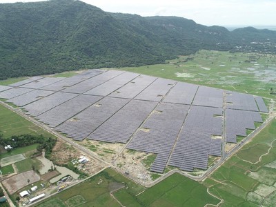 Sao Mai Solar PV1 dưới chân Núi Cấm phong cảnh hữu tình và nhuốm màu huyền thoại.