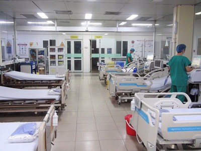 Cơ sở vật chất, trang thiết bị điều trị tại Bệnh viện bệnh lý hô hấp cấp tính số 2 (thành phố Hạ Long). (Ảnh: TTXVN phát).