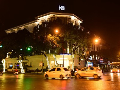 Khách sạn Hoà Bình, 27 Lý Thường Kiệt, quận Hoàn Kiếm, Hà Nội. 