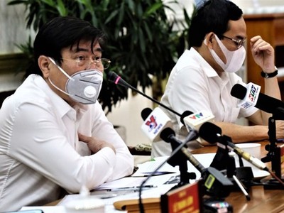 Chủ tịch Ủy ban Nhân dân Thành phố Hồ Chí Minh tại buổi họp Ban chỉ đạo phòng, chống COVID-19. (Nguồn: Trung tâm Báo chí TP.Hồ Chí Minh).
