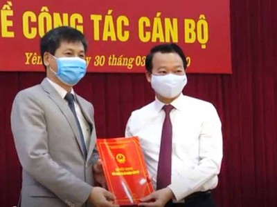 Ông Ngô Hạnh Phúc (trái) nhận quyết định điều động, bổ nhiệm giữ chức Giám đốc Sở Kl991.com nạp rút nhanh.