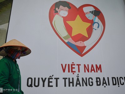 Một pano "Việt Nam quyết thắng đại dịch" tại trung tâm TP.HCM trong những ngày cách ly Trang Chủ KL99Com Số 1 Link Đăng Ký KL999. 