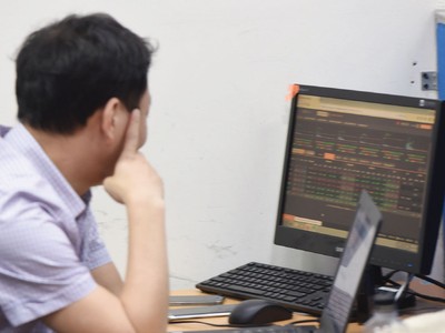 Tăng sốc, giảm sâu, “nỗi đau” chứng quyền