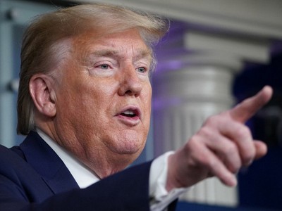 Trump phát biểu trong cuộc họp báo tại Nhà Trắng hôm 16/4. Ảnh: AFP.