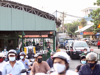 Chủ tịch UBND TP.HCM Nguyễn Thành Phong kiến nghị kết thúc Chỉ thị 16 vào ngày 22/4.