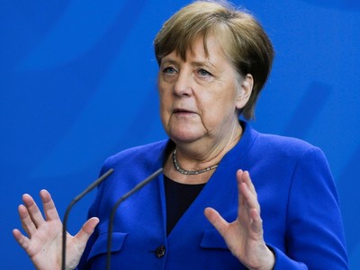Thủ tướng Merkel họp báo tại Berlin hôm 20/4. Ảnh: Reuters.