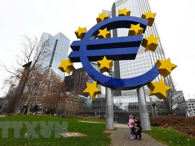 Biểu tượng đồng euro. (Ảnh: THX/TTXVN).