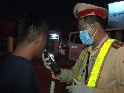 Lực lượng CSGT tỉnh Quảng Ngãi đang tăng cường kiểm tra nồng độ cồn đối với người điều khiển phương tiện KL99 là cổng game giải trí trực tuyến hàng đầu hiện nay.