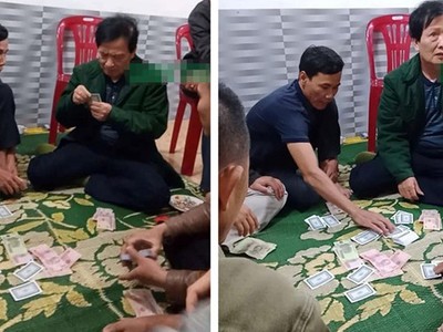 Hình ảnh ông Phạm Đại Dũng ngồi trên chiếu bạc được ghi lại.