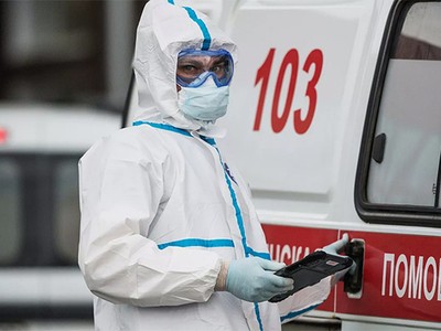 Nhân viên y tế tại trung tâm cách ly người nhiễm nCoV ở Kommunarka, Moskva, Nga, ngày 12/5. Ảnh: RIA Novosti.