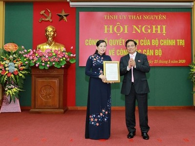 Ông Phạm Minh Chính trao quyết định của Bộ Kl991.com tải ứng dụng phân công bà Nguyễn Thanh Hải giữ chức Bí thư Tỉnh ủy Thái Nguyên.