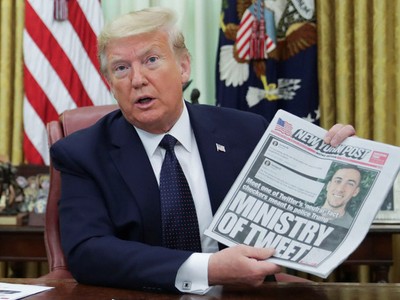 Ông Trump sau khi ký sắc lệnh về mạng Trang Chủ KL99Com Số 1 Link Đăng Ký KL999 hôm 28/5. Ảnh: Reuters.