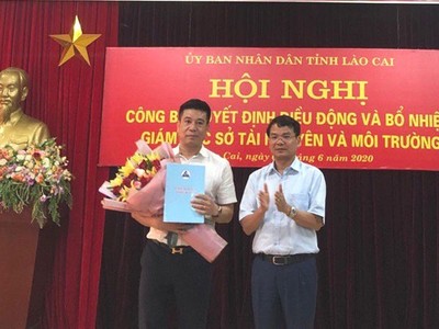 Trao Quyết định bổ nhiệm Giám đốc Sở Tài nguyên và Môi trường.