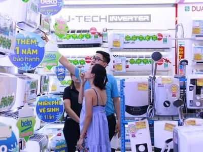 Mỗi cửa hàng Điện Máy Xanh bán ra 10 chiếc máy lạnh mỗi ngày.