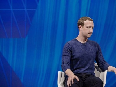 Giám đốc điều hành (CEO) Mark Zuckerberg của Facebook trong tâm bão. (Ảnh: Bloomberg).