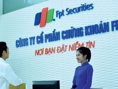 Ra đời muộn hơn so với nhiều công ty lớn, FPTS lấy các yếu tố tiện ích, công nghệ làm lợi thế cạnh tranh.