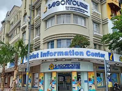Ủy ban Kiểm tra Thành ủy TPHCM thi hành kỷ luật bằng hình thức cảnh cáo đối với ông Trần Hùng Việt, nguyên Phó Bí thư Đảng ủy, nguyên Tổng Giám đốc Saigontourist và phê bình 5 đảng viên khác của đơn vị này.